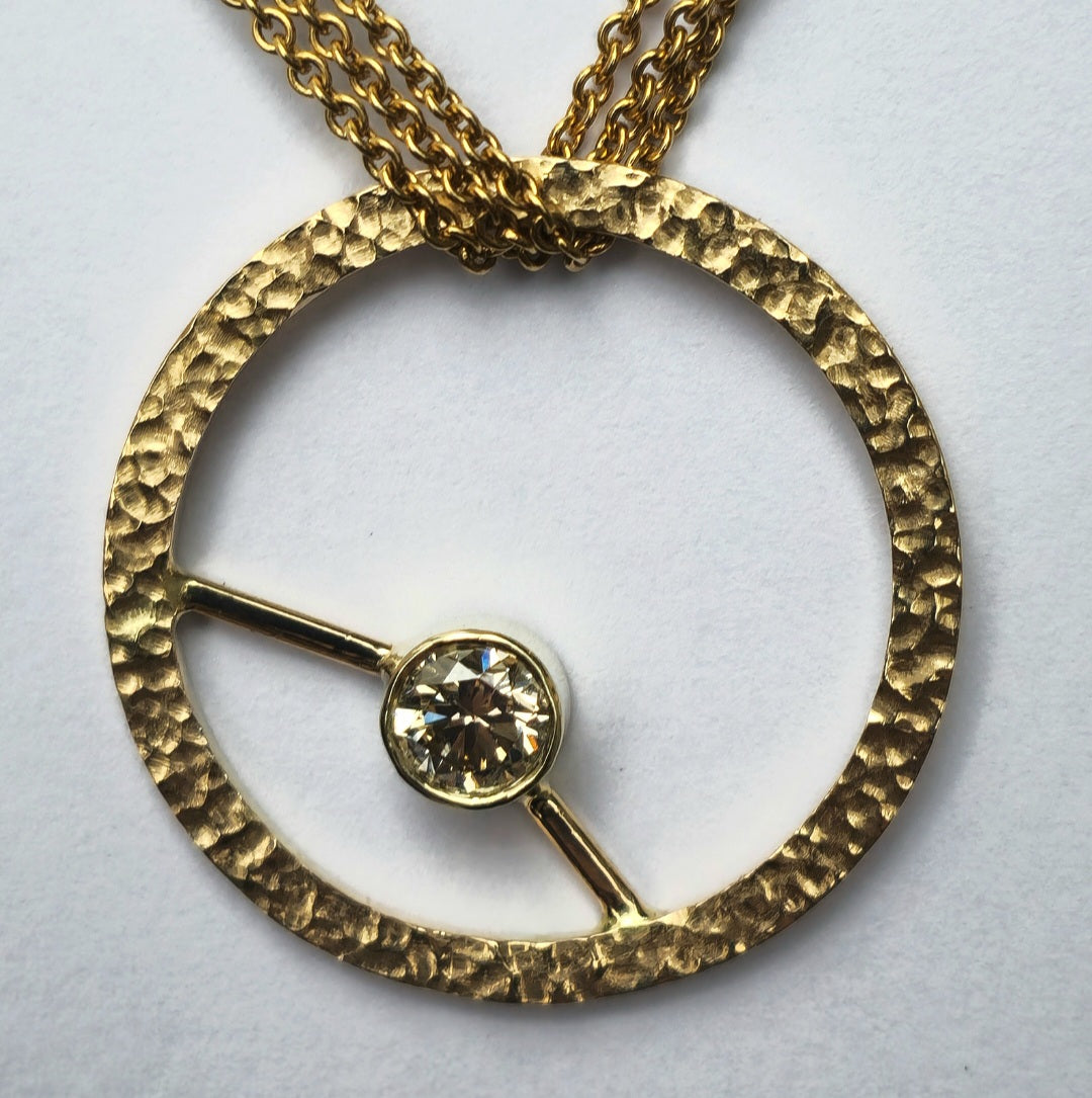 "Planetring" Vedhæng med Diamant